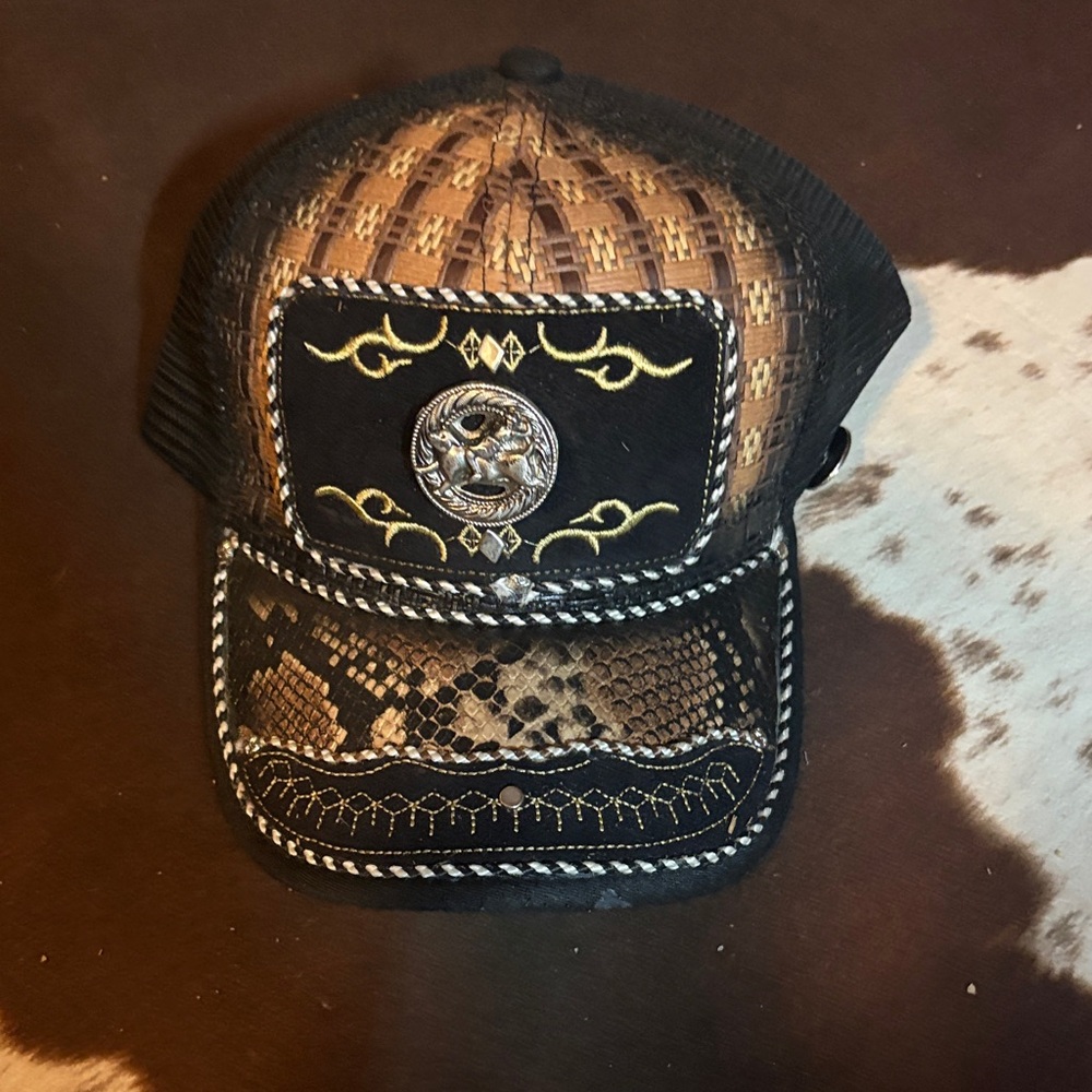 Black and Brown Snake Pattern Cap